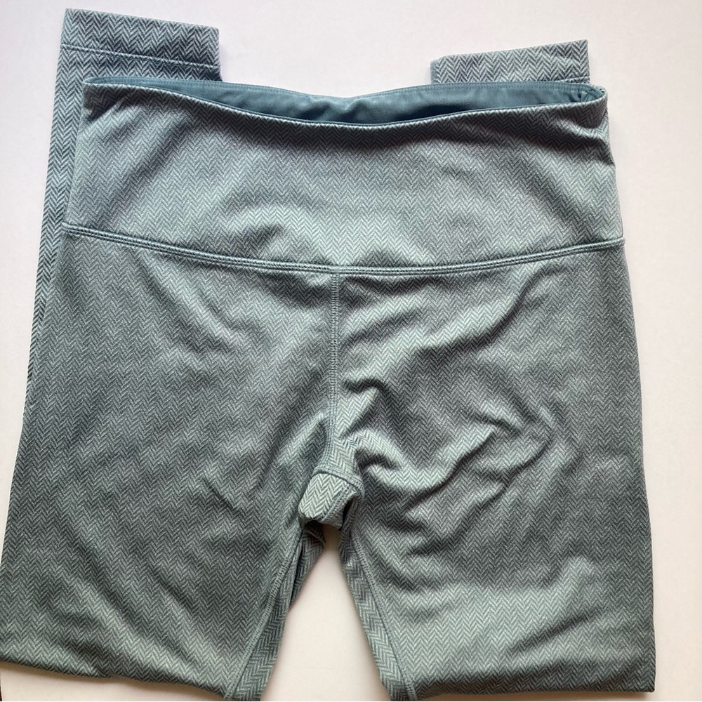 Mondetta PERFORMANCE + LUXURY Legging - Women’s Medium- Chevron print